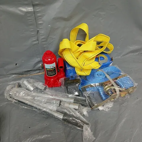 APPROXIMATELY 6 ASSORTED VEHICLE PARTS & ACCESSORIES TO INCLUDE RATCHET STRAP, 5 TON HYDRAULIC JACK, WING MIRROR, ETC - COLLECTION ONLY