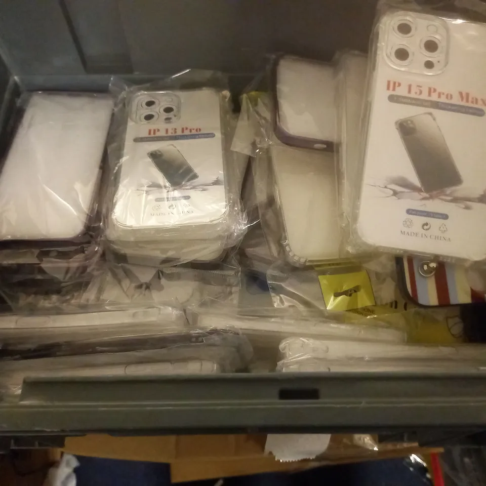 LOT OF ASSORTED MOBILE PHONE ACCESSORIES TO INCLUDE CASES AND SCREEN PROTECTOR