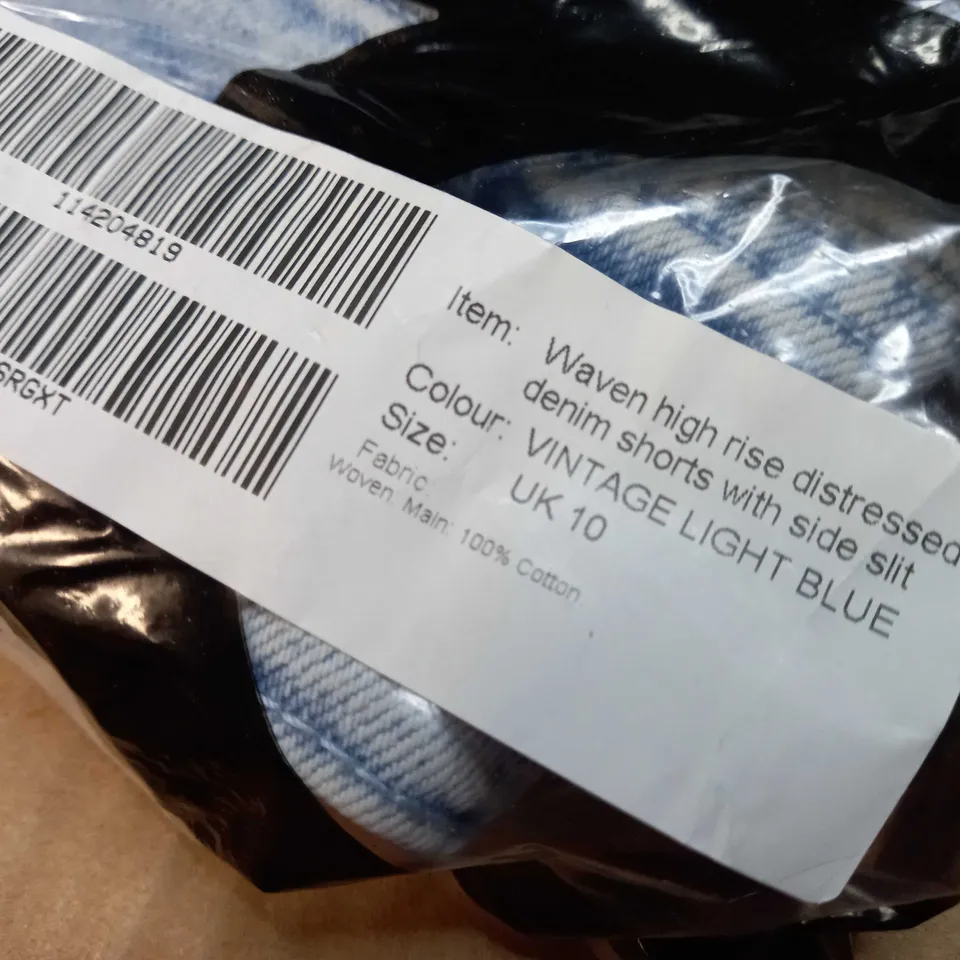 LOT OF APPROX 2 PACKAGED FRAYED JEAN SHORTS - SIZE 10