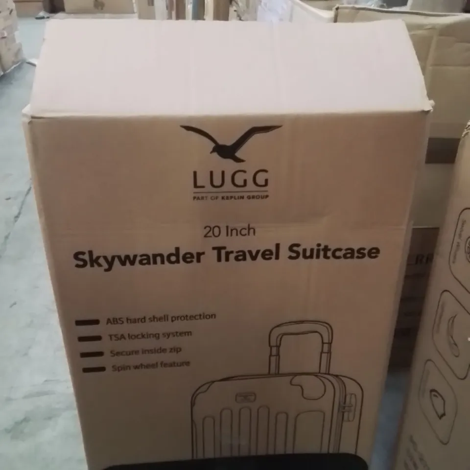 BOXED LUGG SKYWANDER TRAVEL SUITCASE 