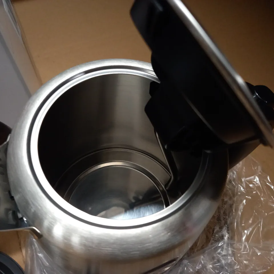 BOXED MORPHY RICHARDS EQUIP 1.7L JUG KETTLE