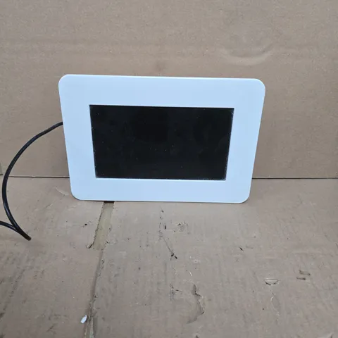 SAMSUNG SPF-7E 7-INCH DIGITAL PHOTO FRAME