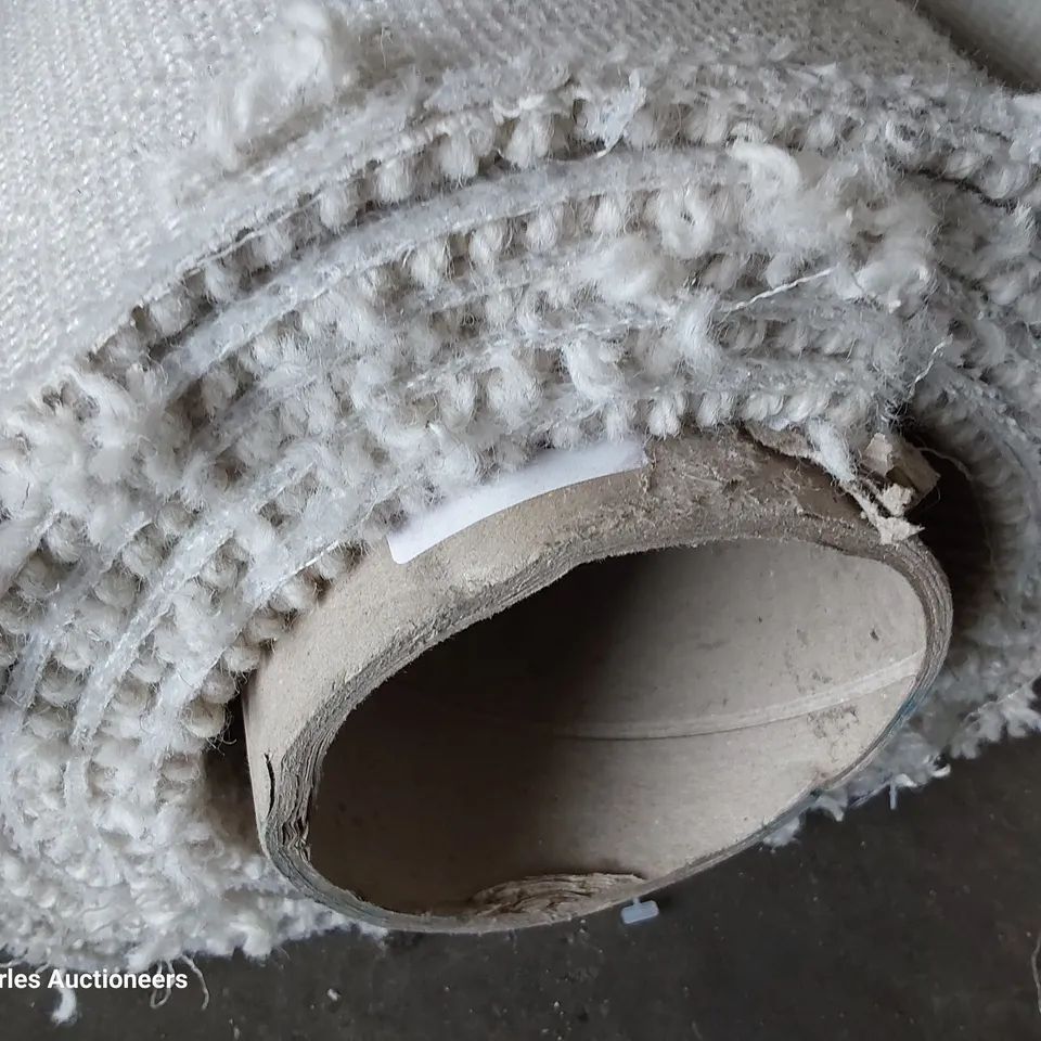 ROLL OF QUALITY CARPET APPROXIMATELY 5M × SIZE unspecified 