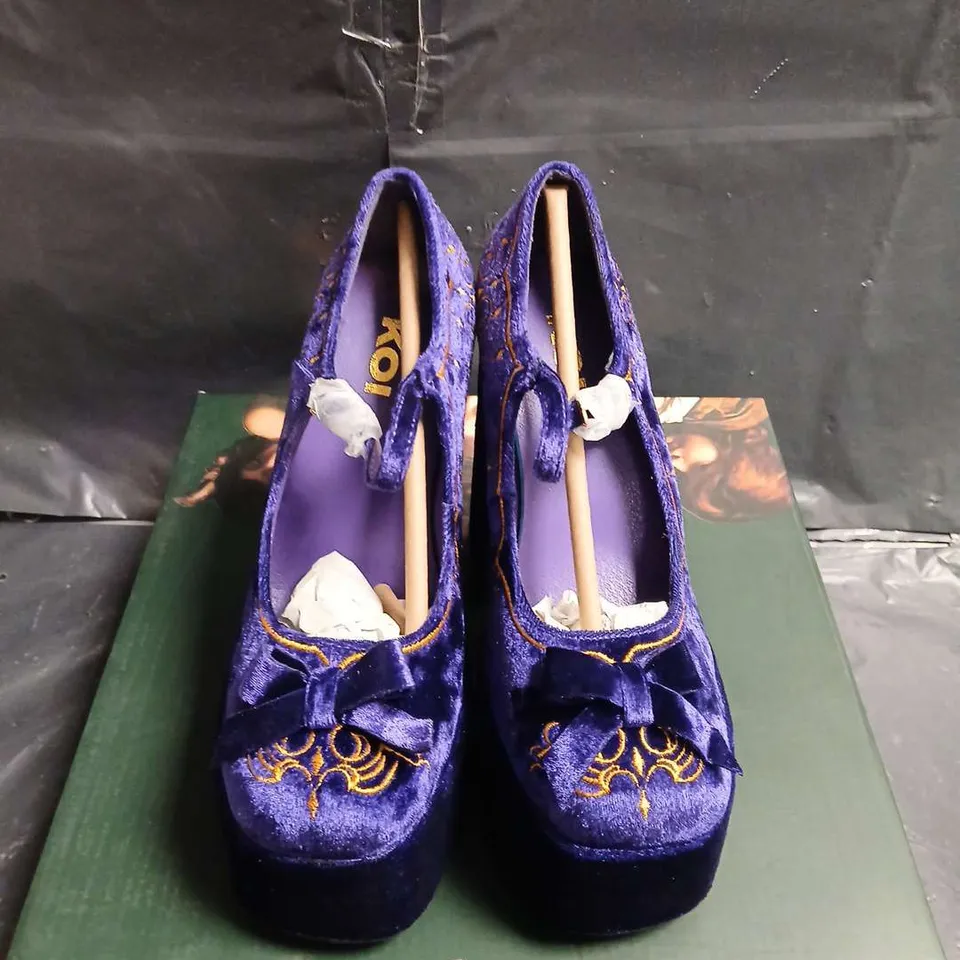 BOXED PAIR OF KOI ROYAL MANOR VELVET PLATFORM HEELS - PURPLE (UK 3)