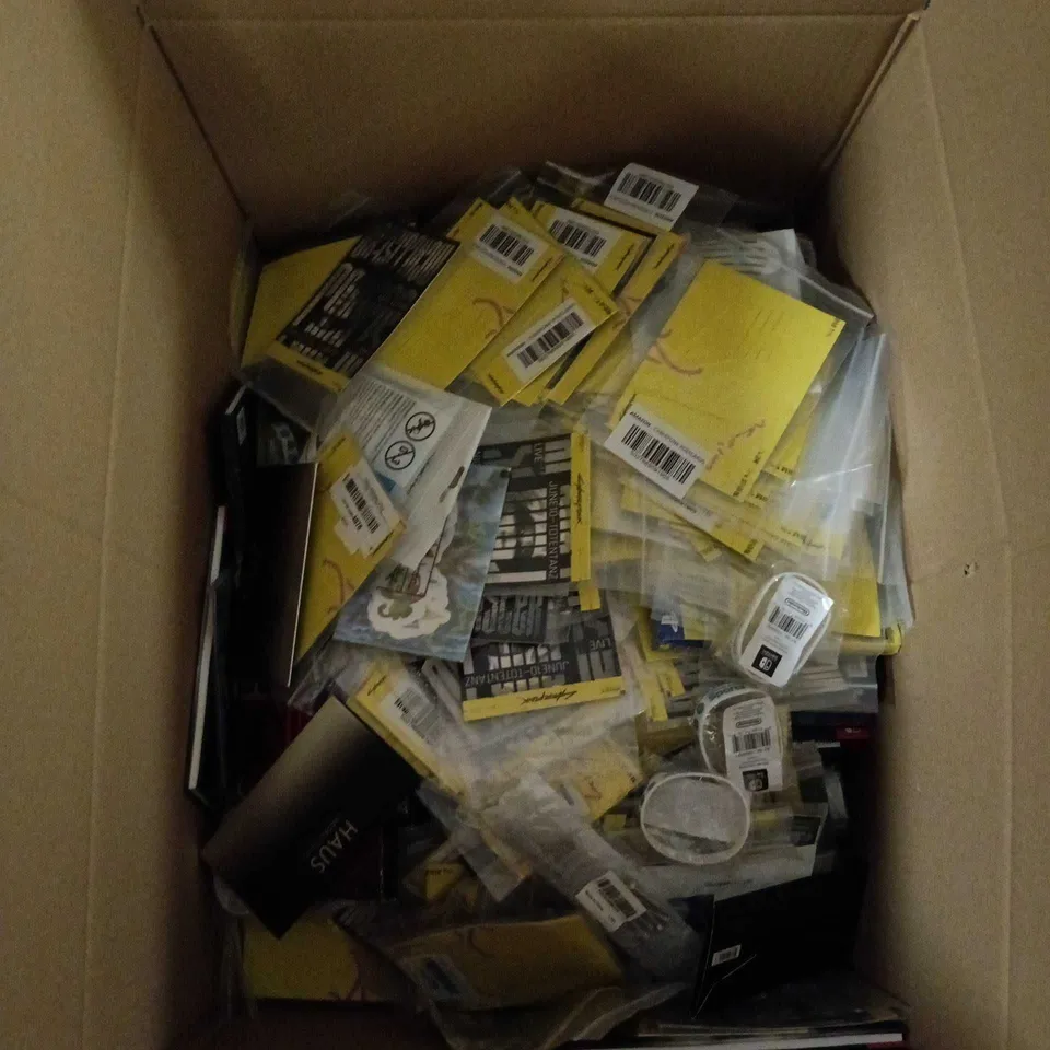 MIXED BOX OF GOODS INCLUDING: NINTENDO POSTERS, DIABLO 3 AND NINTENDO BOOKS