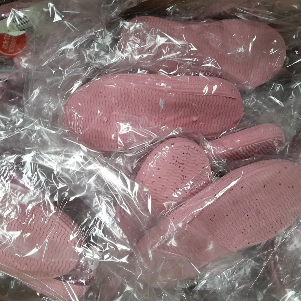 BOX OF APPROXIMATELY 10 PAIRS OF GIRL2GIRL KIDS SHOES IN PINK W. GLITTER EFFECT - VARIOUS SIZES