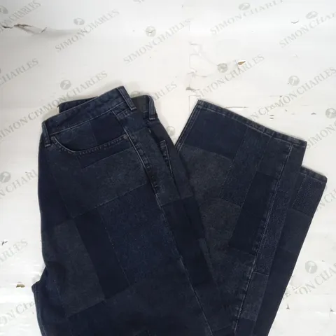 BDG TEXTURED DENIM JEANS IN DARK WASH SIZE 32W