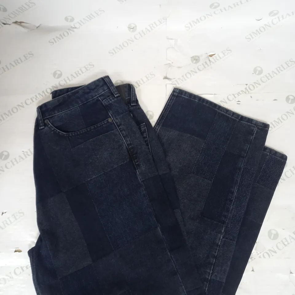 BDG TEXTURED DENIM JEANS IN DARK WASH SIZE 32W