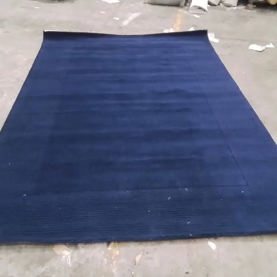 QUALITY DESIGNER AREA RUG - APPROXIMATELY 290X200