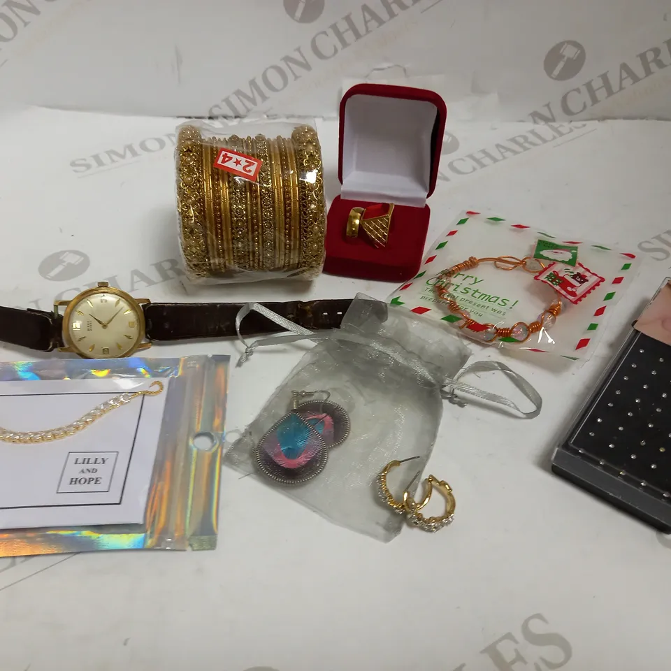 LOT OF APPROXIMATELY 20 JEWELLERY ITEMS, TO INCLUDE EARRINGS, NECKLACES, ETC