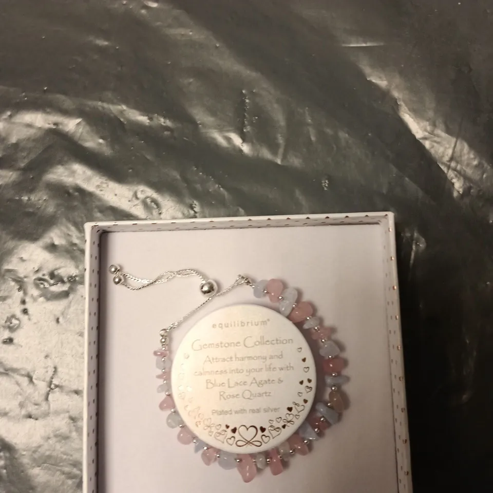 BOX OF APPROXIMATELY 25 ASSORTED JEWELRY TO INCLUDE: SMARTWATCH AND GEM BRACELET