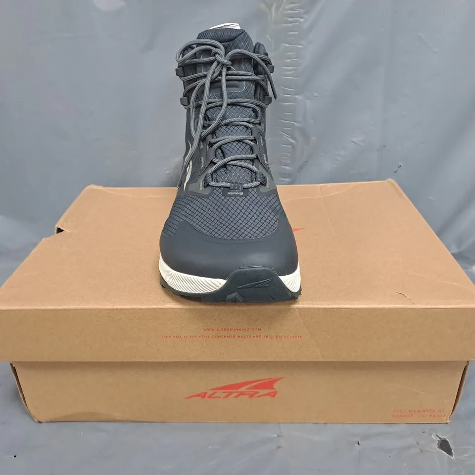 BOXED PAIR OF ALTRA LONE PEAK MID ALL-WTHR 2 SHOES IN GREY SIZE UK 8