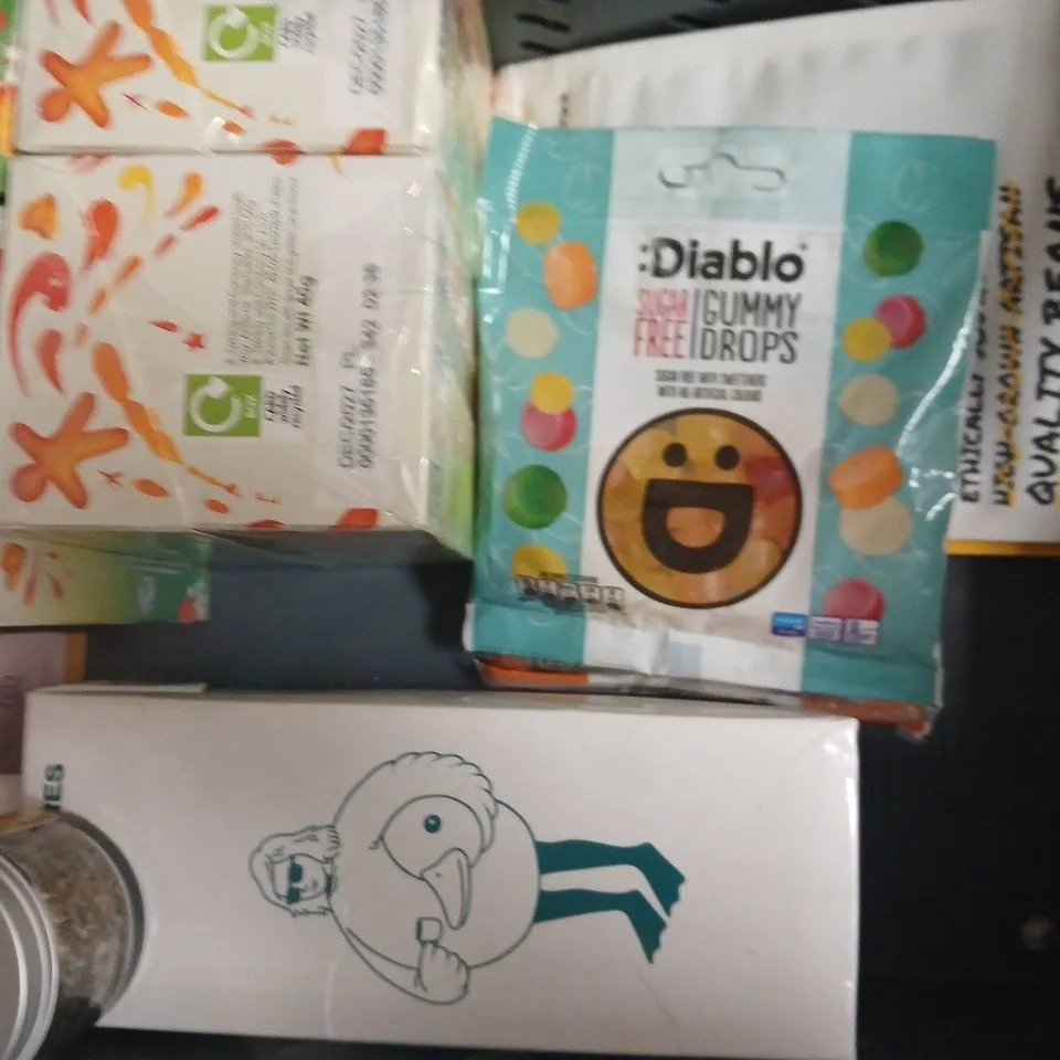 APPROXIMATELY 10 ASSORTED FOOD AND DRINK ITEMS TO INCLUDE FIBE, COLA, ETC