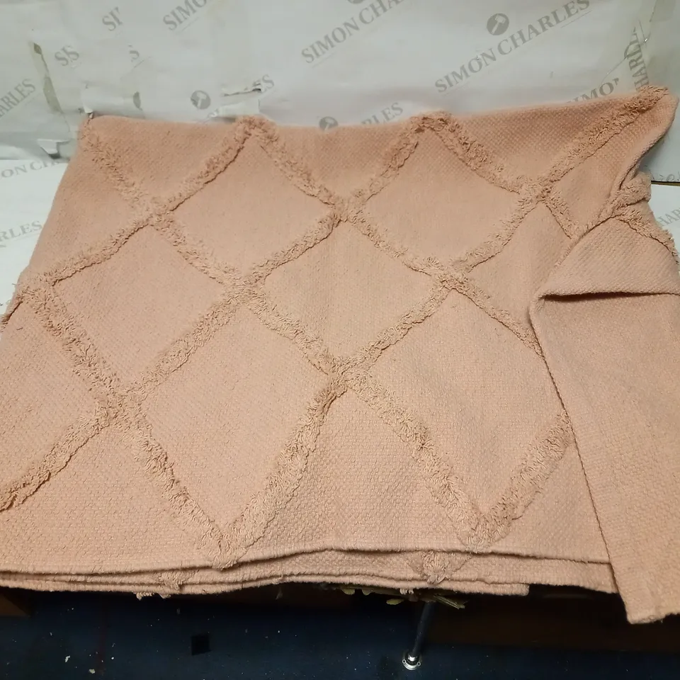 BOX OF 6 BRAND NEW TUFTED DIAMOND COTTON RUGS - PINK