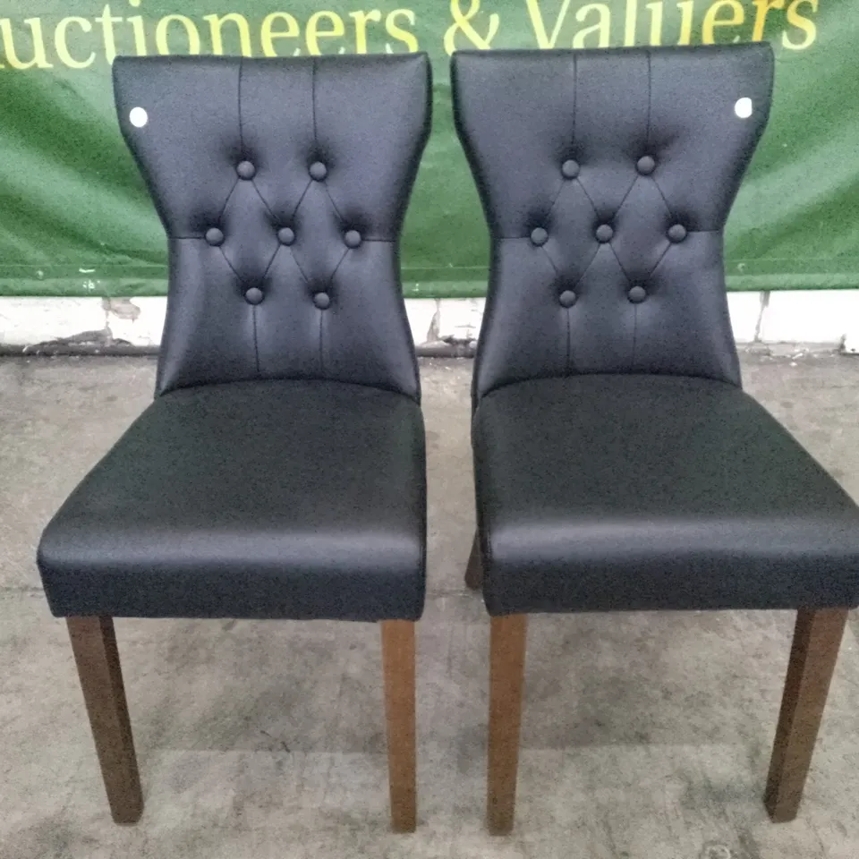 SET OF 2 NEW DESIGNER BEWLEY BLACK LEATHER BUTTON BACK DINING CHAIRS (DARK OAK LEGS)