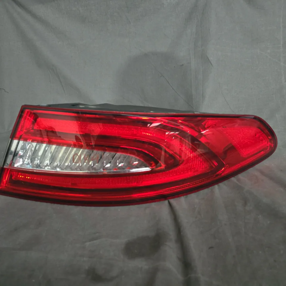 Tail light rear lamp assembly – vehicle part (used)