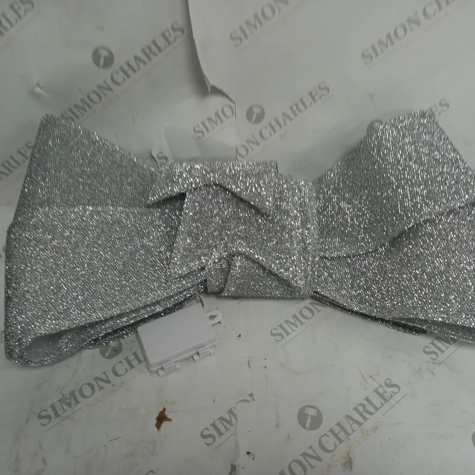 BOXED FESTIVE 55 X 72CM LIT SILVER BOW 