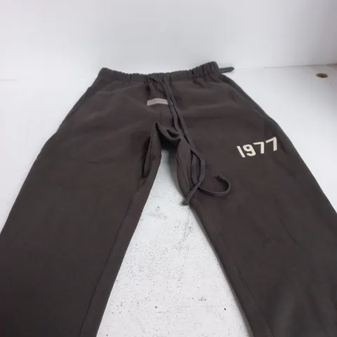 ESSENTIALS BROWN JOGGER TROUSERS, UK S (MEN) – 1977 PRINT