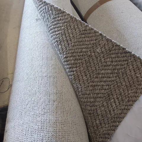 ROLL OF QUALITY LAKELAND WEAVE FORNSIDE CARPET - APPROXIMATELY 4 x 1.92m