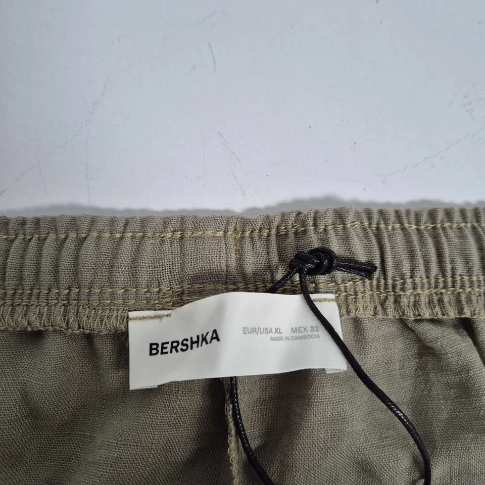 BERSHKA BEIGE DRAWSTRING WAIST TROUSERS – UK 32 (EU/USA XL, MEX 32)