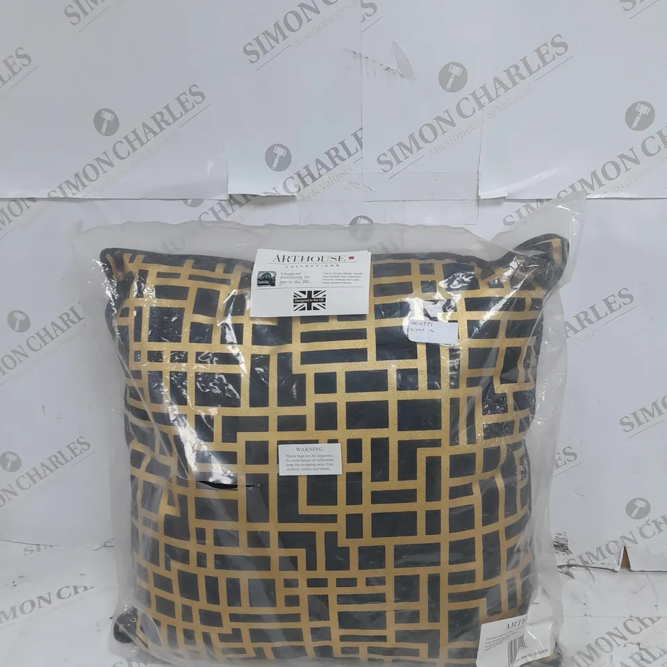 SATONI BLACK AND GOLD METALLIC CUSHION