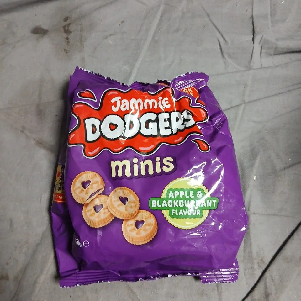 APPROXIMATELY 15 ASSORTED FOOD ITEMS INCLUDING OREO CEREAL , HUEL ICED COFFEE CARAMEL AND JAMMIE DODGERS MINIS