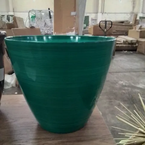 VANBUREN PLASTIC PLANT POT FOREST GREEN