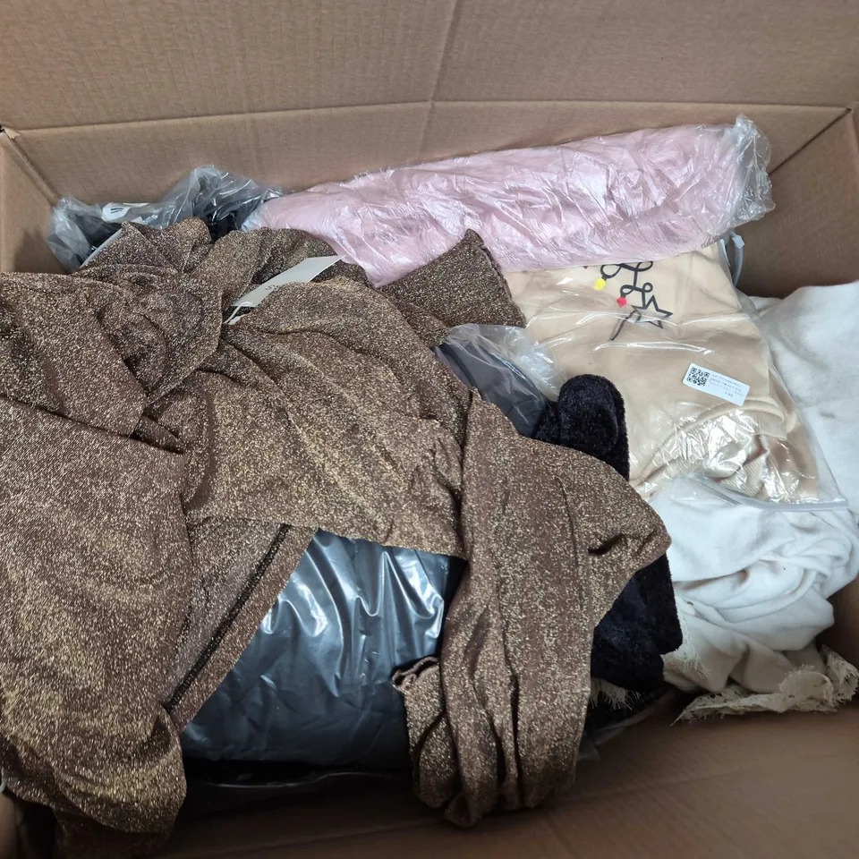 APPROXIMATELY 35 ASSORTED CLOTHING ITEMS IN VARIOUS SIZES, STYLES & COLOURS TO INCLUDE BRANDS SUCH AS LITTLE & WILD, THRIVIN, SASSY STYLE, ETC