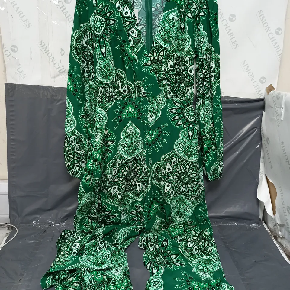 KAREN MILLEN PAISLEY PRINTED MOROCAIN WOVEN JUMPSUIT IN GREEN - SIZE 12