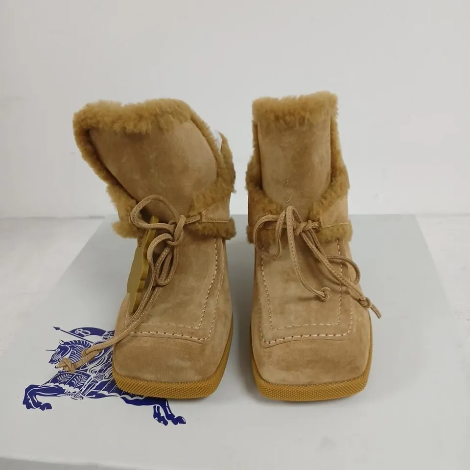 BURBERRY SUEDE FUR-LINED BOOTS – MANILLA AMBER YELLOW, EU 39.5 (UK 6.5) WOMEN'S