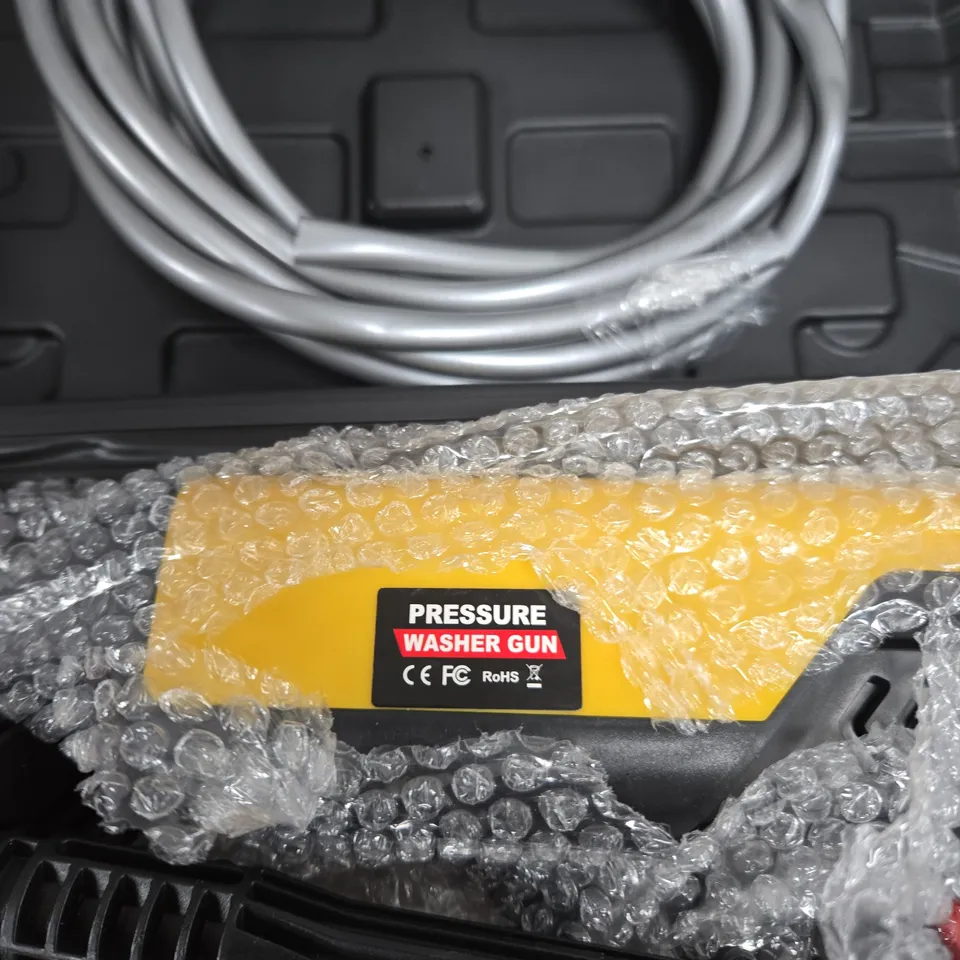 PRESSURE WASHER GUN KIT WITH ACCESSORIES IN CARRY CASE
