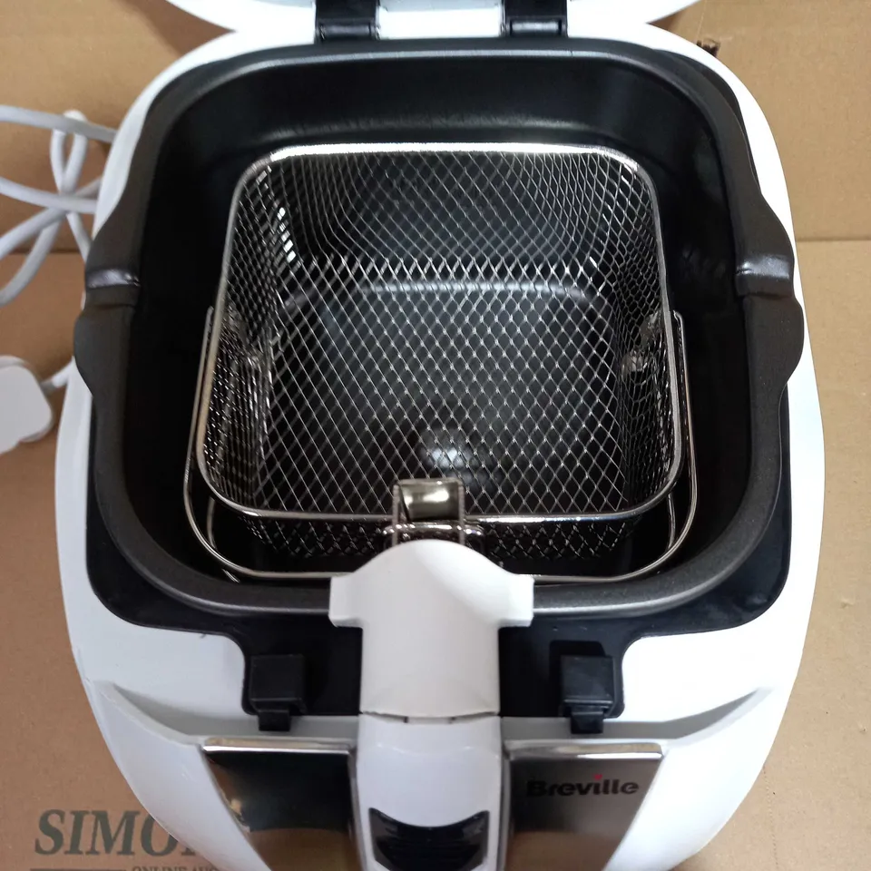 BREVILLE AIR FRYER