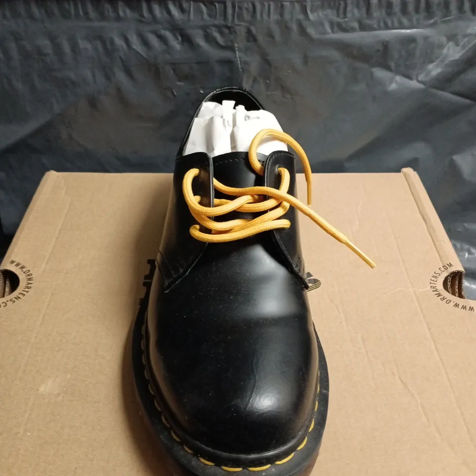 BOXED PAIR OF DR. MARTENS CHURCH QUAD BLACK VINTAGE SMOOTH LEATHER SHOES – UK7 