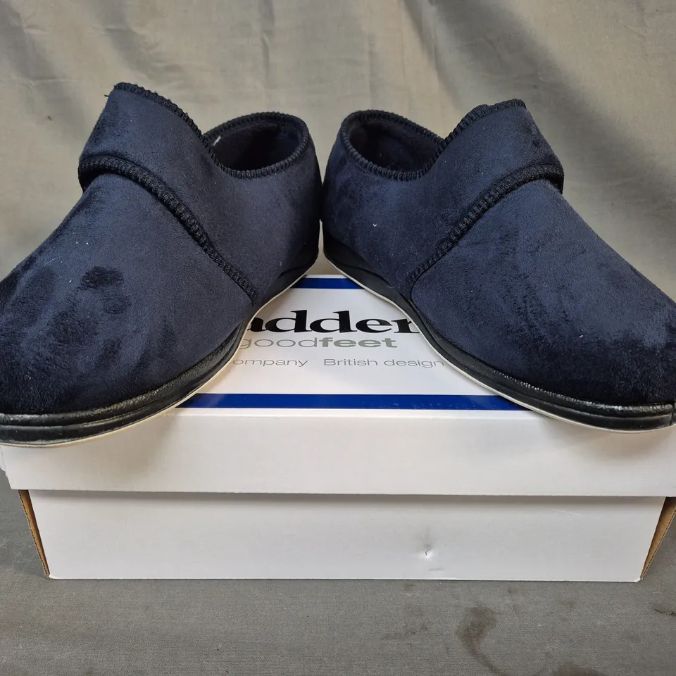 BOXED PAIR OF PADDERS CHARLES SLIPPERS IN NAVY SIZE 11