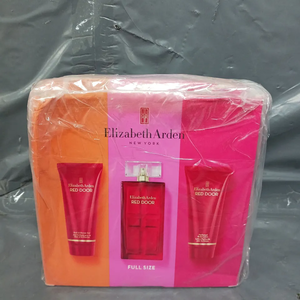 BOXED ELIZABETH RED DOOR GIFT SET TO INCLUDE - BODY LOTION , SHOWER GEL , EAU DE TOILETTE 