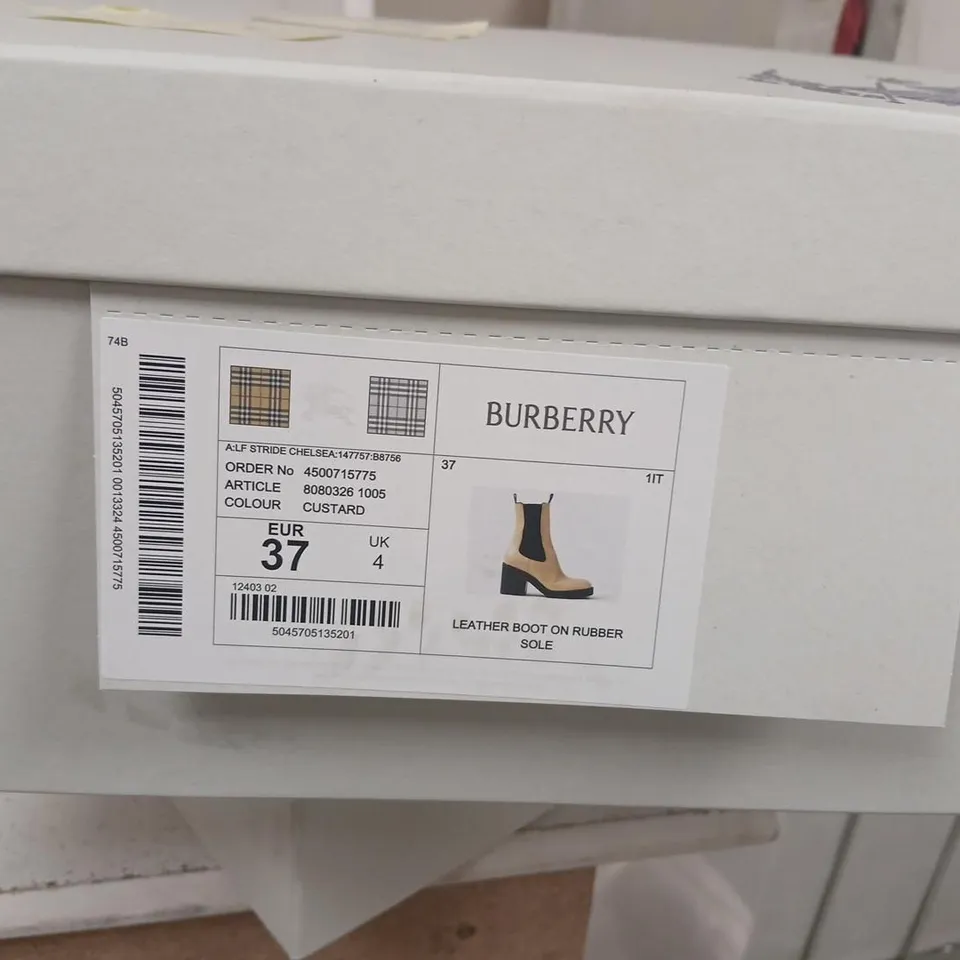 BURBERRY CHELSEA BOOTS – CUSTARD TAN LEATHER WITH BLACK ELASTIC, UK 4 (EU 37)