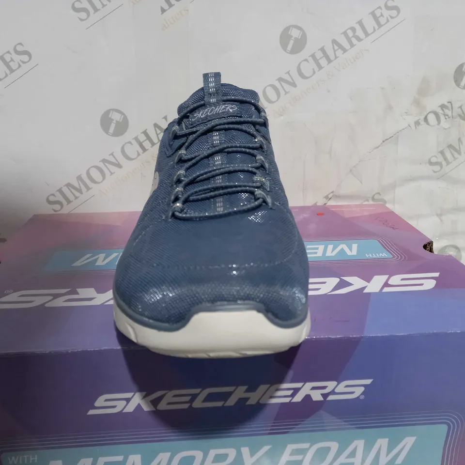 BOXED PAIR OF SKECHERS MEMORY FOAM TRAINERS IN PURPLE UK SIZE 7