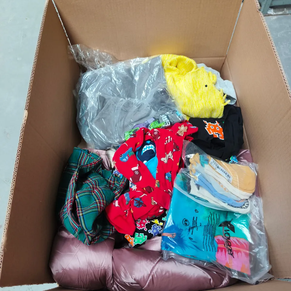 APPROXIMATELY 25 ASSORTED KIDS CLOTHING ITEMS IN VARIOUS STYLES, SIZES & COLOURS 