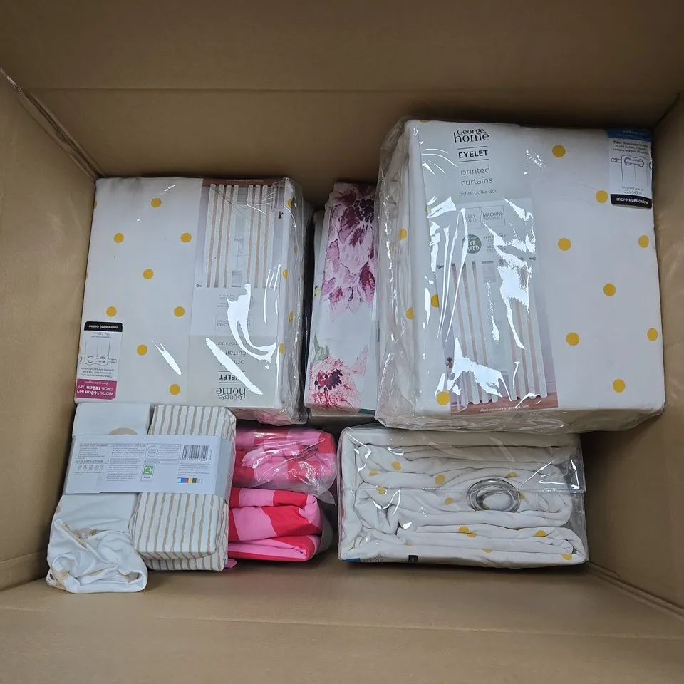 BOX OF APPROXIMATELY 10 ASSORTED BEDDING AND CURTAINS  IN VARIOUS STYLES, SIZES, AND COLOURS TO INCLUDE DUVET SETS AND PILLOWCASES, ETC - COLLECTION ONLY
