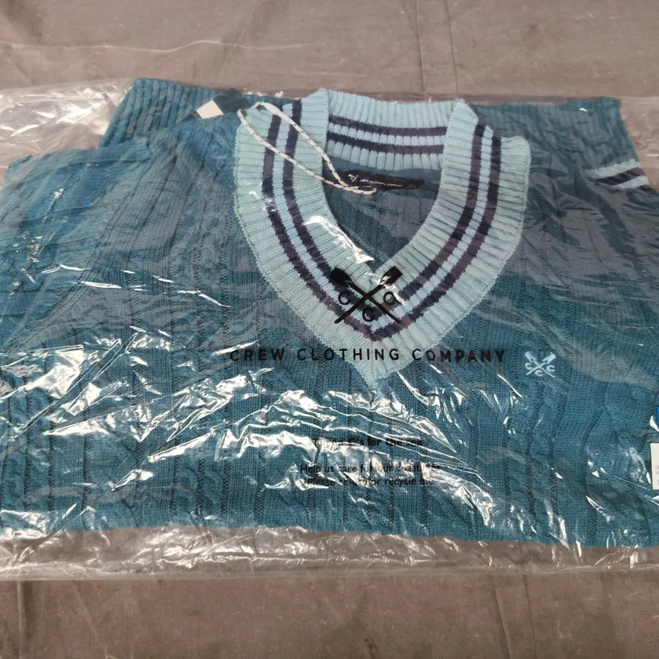 BAGGED CREW CLOTHING COMPANY CRICKET CABLE KNIT JUMPER IN BLUE SIZE 10