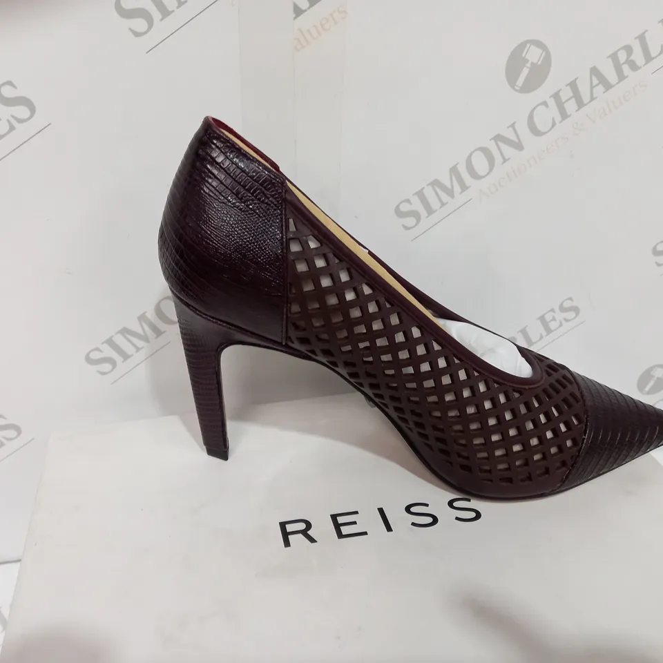 BOXED REISS CLOVER LIZARD STYLE POMEGRANATE COLOURED HEELS - SIZE 6