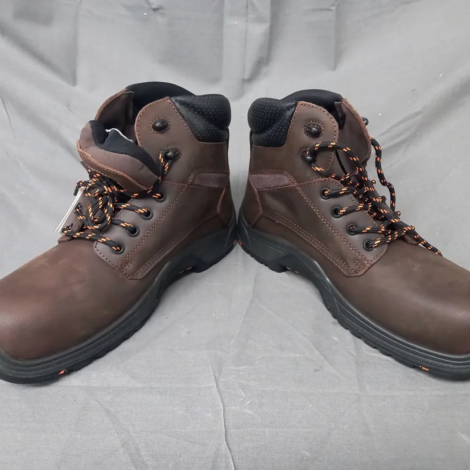 BOXED PAIR OF V12 BOOTS IN BROWN UK SIZE 8