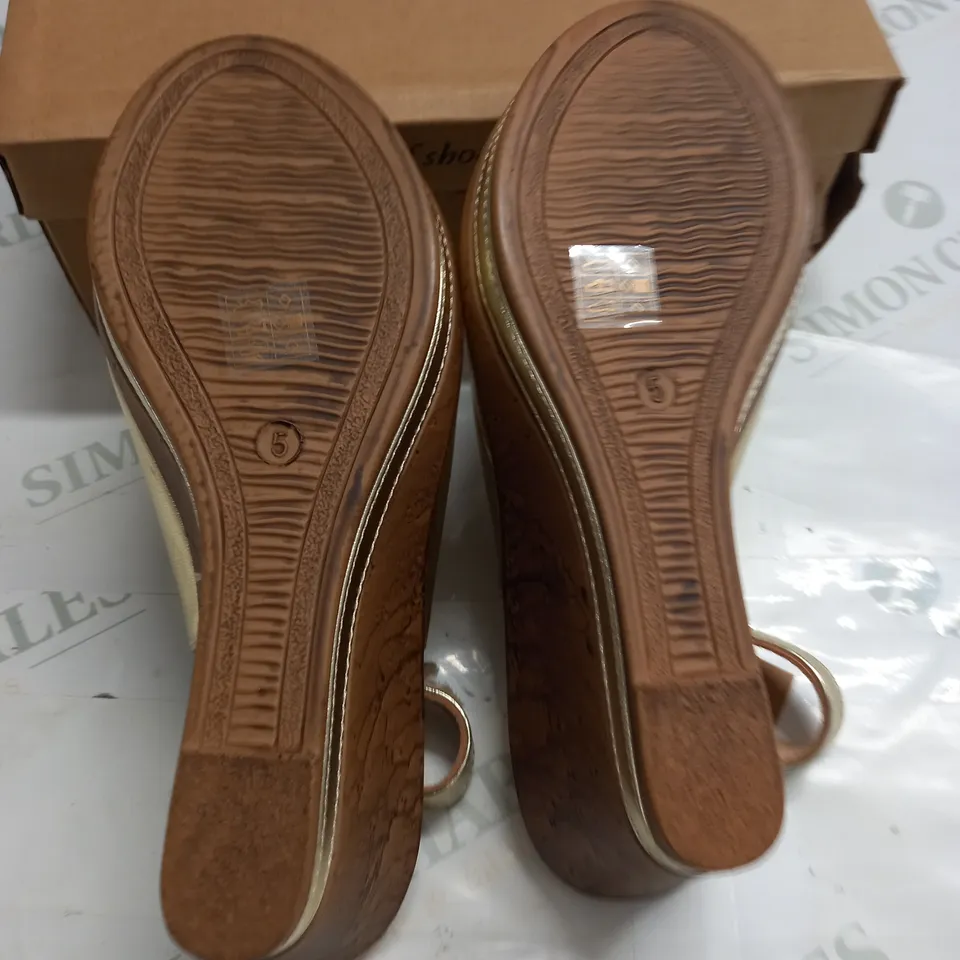 BOXED PAIR OF CUSHION WALK GOLD WEDGE HEEL SHOES IN GOLD - SIZE 5