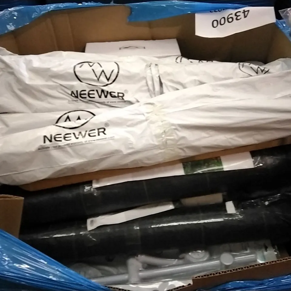PALLET OF ASSORTED ITEMS INCLUDING MOMCOZY RETRACTABLE BABY GATE, SINGLE HOME INDUCTION COOKTOP, BLUECANYON 3 MODE SHOWER, IM MEK SCOOTER, NEEWER, NAVARIS 