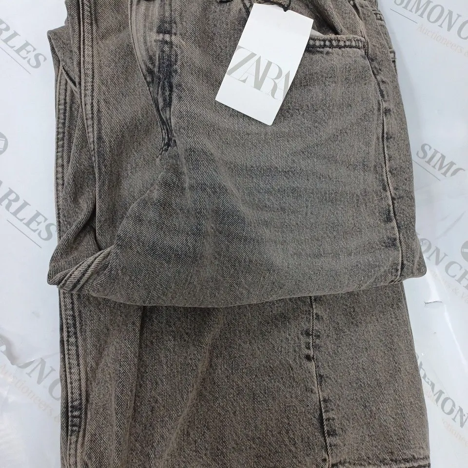 ZARA MID-RISE FULL LENGTH WIDE SHIFTED JEANS, WASHED RETRO - SIZE 18