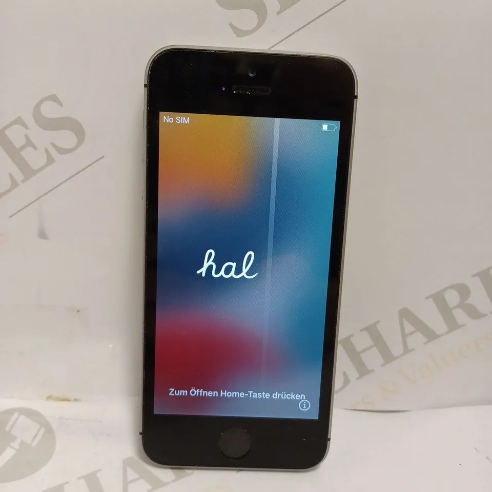 APPLE IPHONE SE (1ST GENERATION) - SILVER 