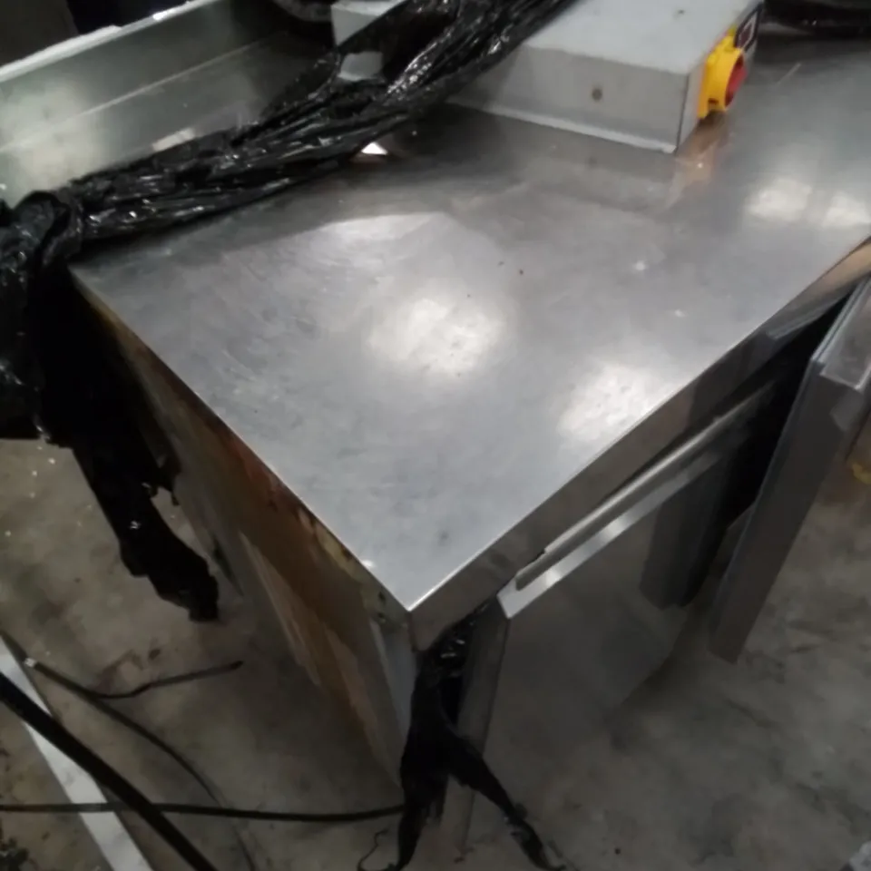 COMMERCIAL STAINLESS REFRIGERATED KITCHEN PREP COUNTER
