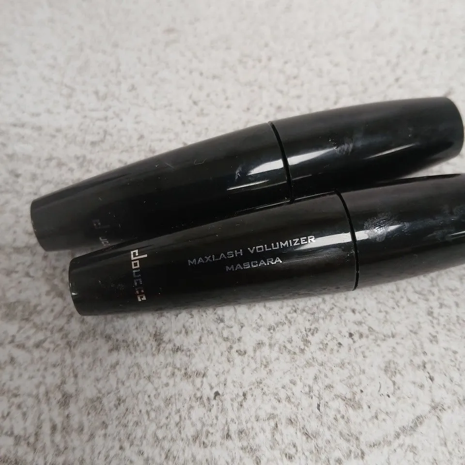 BAG OF A LARGE AMOUNT OF DOUCCE MASCARA