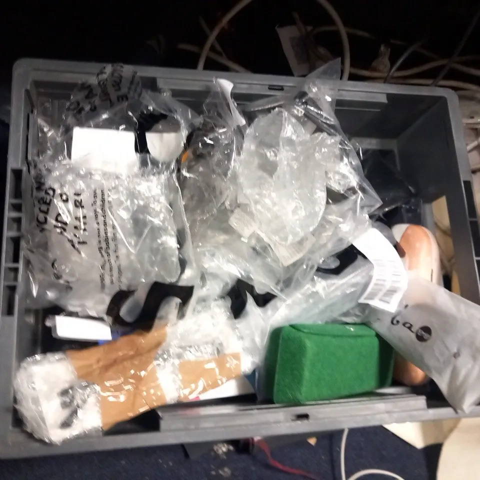 LARGE QUANTITY OF ASSORTED GLASSES, GOGGLES AND CASES