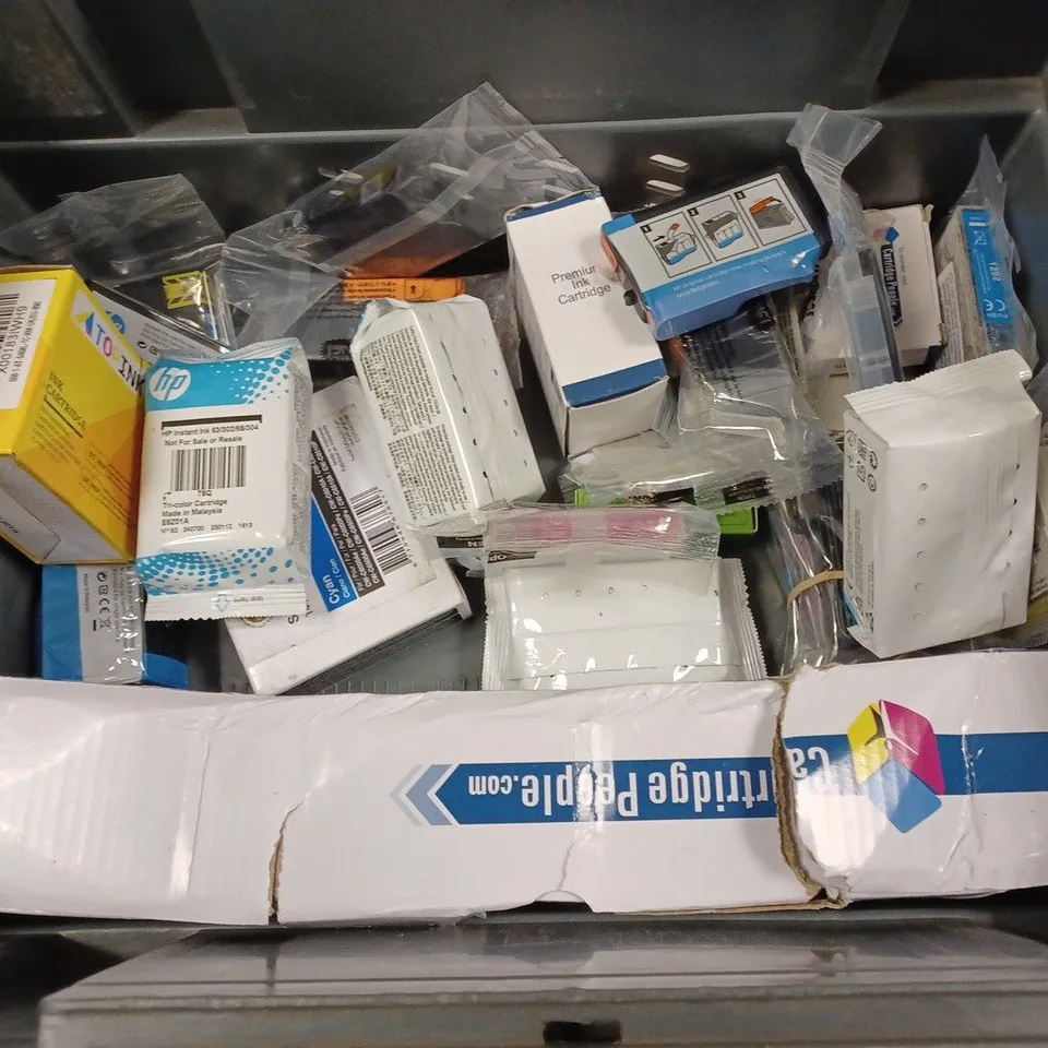 BOX TO CONTAIN APPROX. 30 X ASSORTED INK CARTRIDGES. COLOURS & BRANDS VARY 